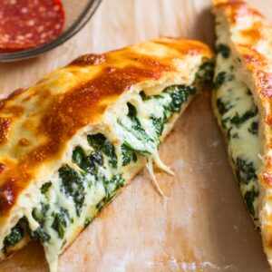 Spinach Calzone for Two: A Cheesy Night-In Favorite - Spinach Calzone Recipe midia
