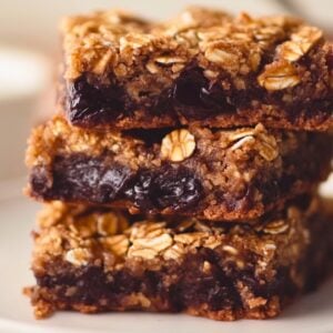 Chewy Chocolate, Date, & Oatmeal Bars - Dark Chocolate Date Oatmeal Bars midia