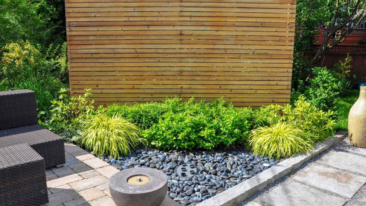 17 River Rock Landscaping Ideas That Turn Simple Yards Into Showpieces - river rock landscaping ideas ss1330652915 dnoh