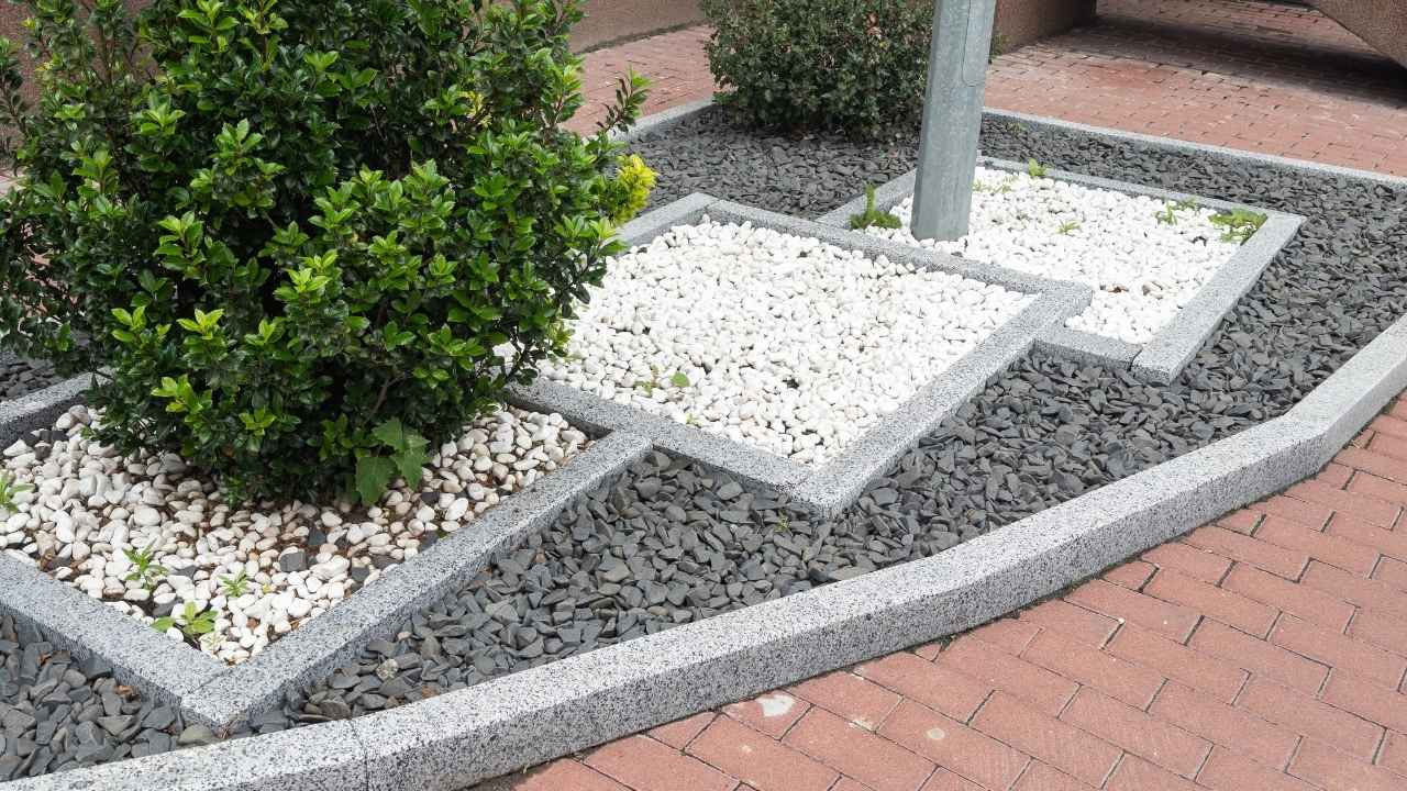17 River Rock Landscaping Ideas That Turn Simple Yards Into Showpieces - river rock landscaping ideas ss2478990597 dnoh